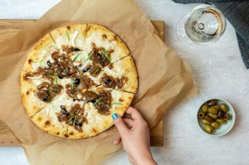 Pizza med getost & karamelliserad lök