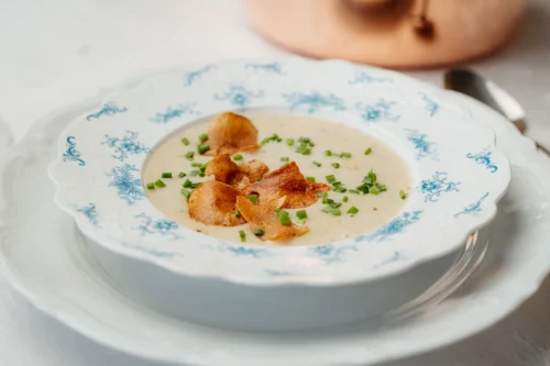 Jordärtskockssoppa med chips & hackad gräslök